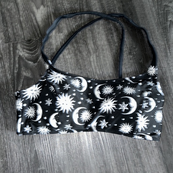 Reversible black and white bikini - Picture 2 of 8